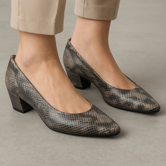 Stuart Weitzman Snakeskin Embossed Leather Pumps Heels Gray Women’s Size 7 Party - Picture 1 of 16